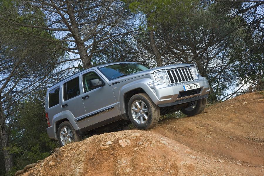  Jeep Cherokee 2008 года  (фото 33 из 161)
